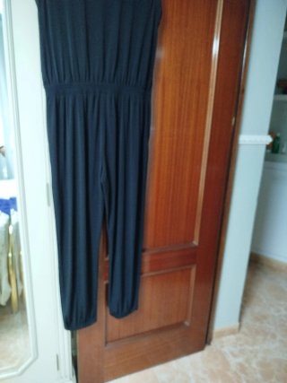 Mono negro largo con cremallera