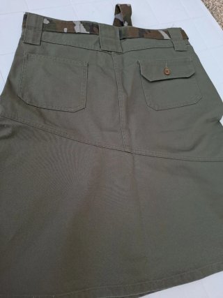 Falda vaquera evasé color verde militar