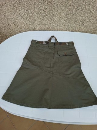 Falda vaquera evasé color verde militar