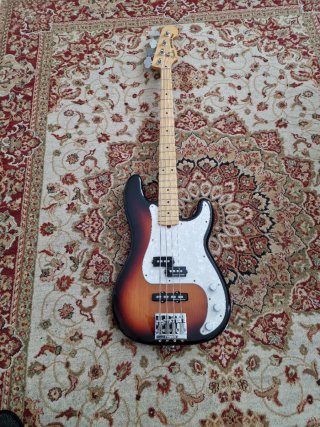 Fender Precision Bass Deluxe MIM
