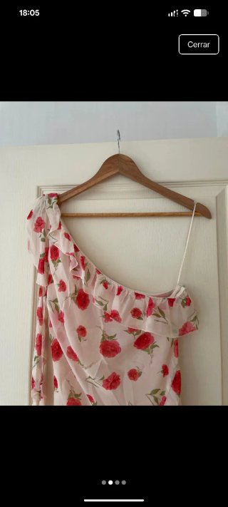 Vestido floral asimétrico con volantes