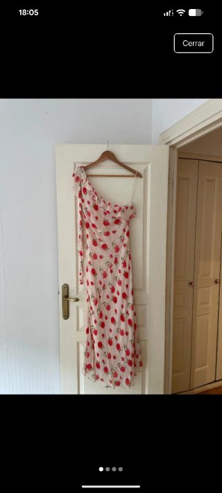 Vestido floral asimétrico con volantes