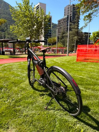 Bicicleta Eléctrica Urbana Negra