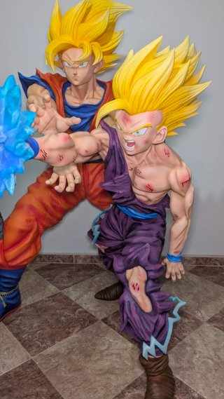 Figuras Goku y Gohan a tamaño real