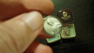 Medalla Religiosa con Cadena y Caja