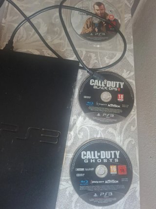 Consola PS3 Negra + 4 Juegos + Mando