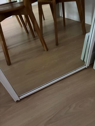 Puertas de armario correderas con espejo.