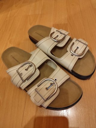 Sandalias Beige/Blanco Hebillas