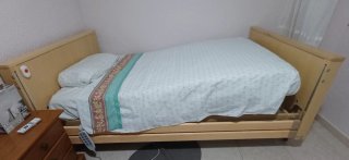 Cama articulada y regulable en altura