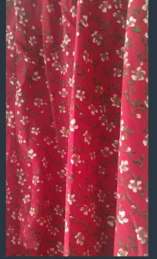 Falda roja floral