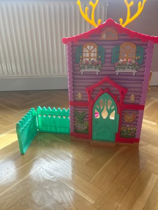Casa Enchantimals con vallas