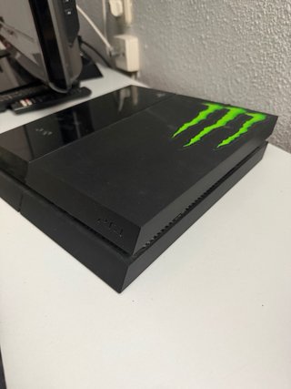 PS4 500GB Negra con Diseño Monster
