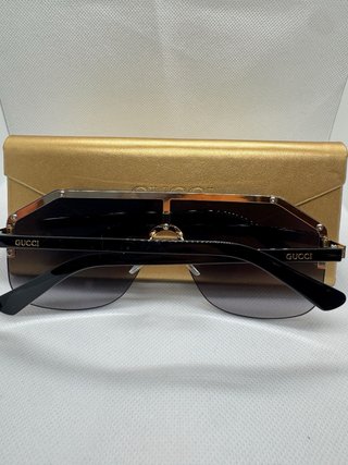 Gafas de Sol Gucci Negras y Doradas