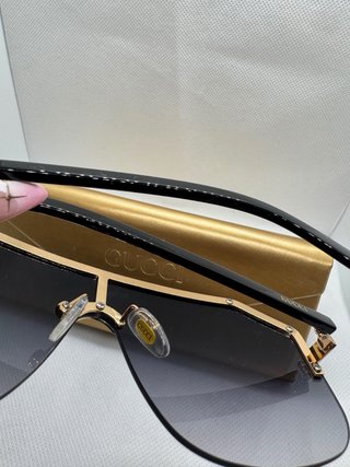 Gafas de Sol Gucci Negras y Doradas