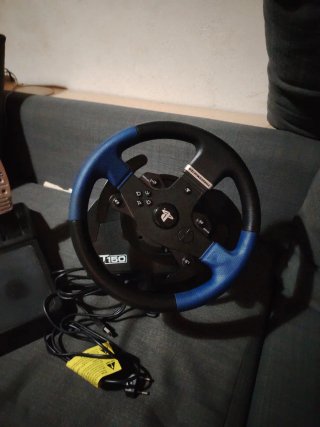 Volante Thrustmaster T150 PS4