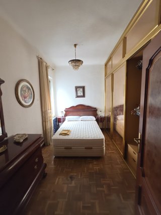 Muebles de salón de madera clásicos.