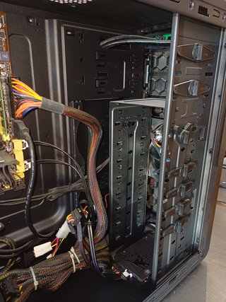 PC de segunda mano con 2 monitores 22"