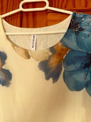 Blusa floral manga volante plisado