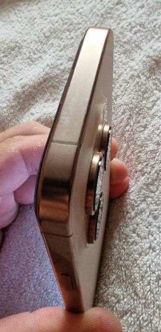 iPhone 16 Pro Dorado