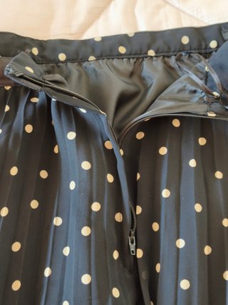 Falda plisada de lunares, de color negro - beige