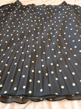 Falda plisada de lunares, de color negro - beige