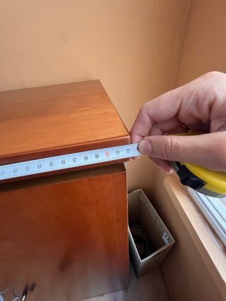 Armario de madera con puertas