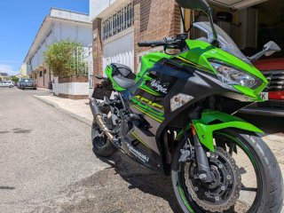 Kawasaki Ninja 400 Sportbike Verde/Negro