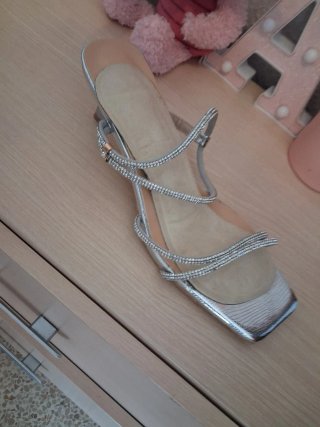 Sandalias fiesta mujer plateadas y brillos