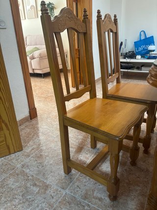 Mesa de madera maciza con 5 sillas