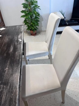 Mesa de salón y 4 sillas