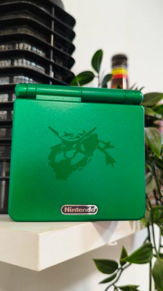 Game Boy SP Edición Pokémon Esmeralda