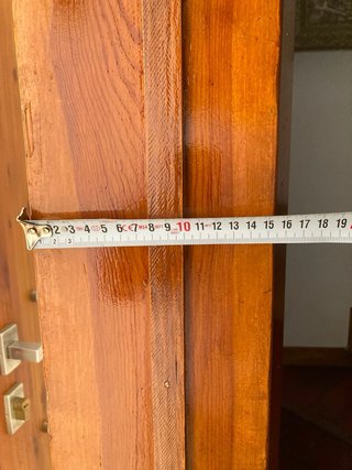 Puerta de madera con cristal