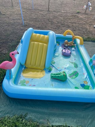 Piscina hinchable infantil con tobogán