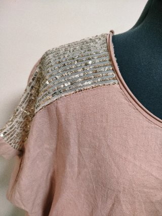 Vestido rosa con detalles plateados
