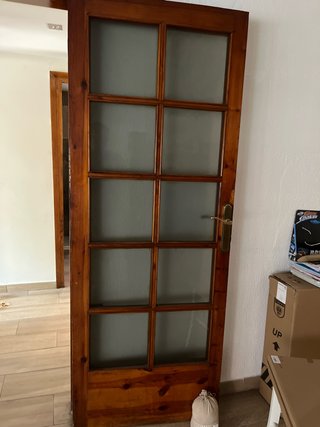 Puerta madera con cristal