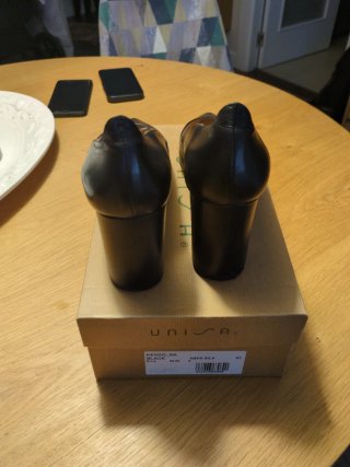 Zapatos de tacón Unisa negros mujer