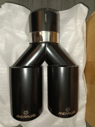 Cola de escape doble REMUS Black Edition