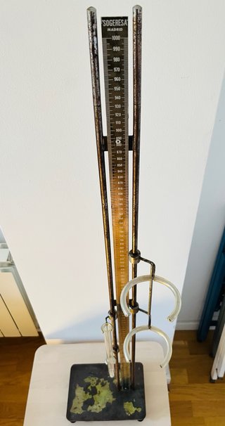 Antiguo aparato de laboratorio iluminación indus