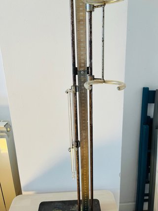 Antiguo aparato de laboratorio iluminación indus