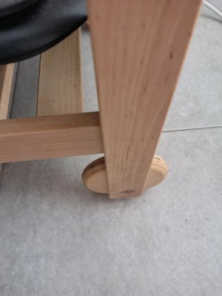 Mesa auxiliar cocina madera. Ruedas