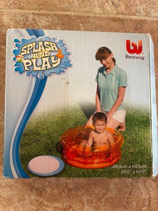 Piscina hinchable infantil transparente y amarilla