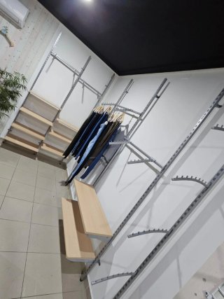 Mobiliario Tienda Estanterías Metálicas y Madera