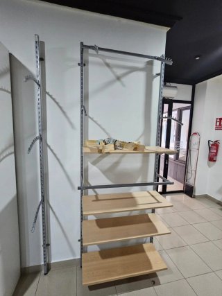 Mobiliario Tienda Estanterías Metálicas y Madera