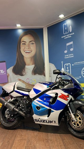 Suzuki GSXR 750 SRAD Sportbike