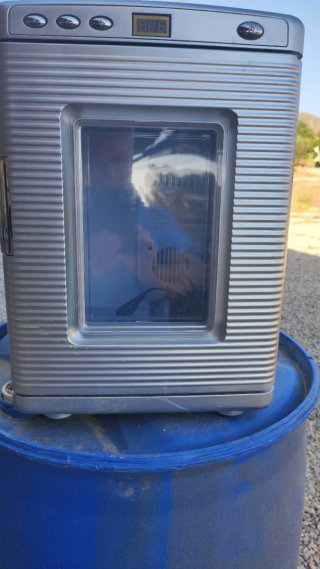 Mini Nevera Portátil 12V C.C. y enchufable y 220 V