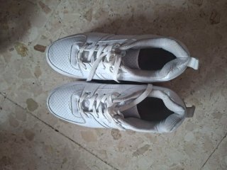Zapatillas blancas con ruedas