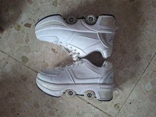 Zapatillas blancas con ruedas