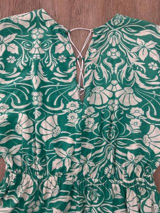 Vestido verde mangas abullonadas talla L