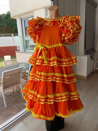 80.-Vestido de feria naranja y amarillo