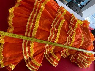 80.-Vestido de feria naranja y amarillo